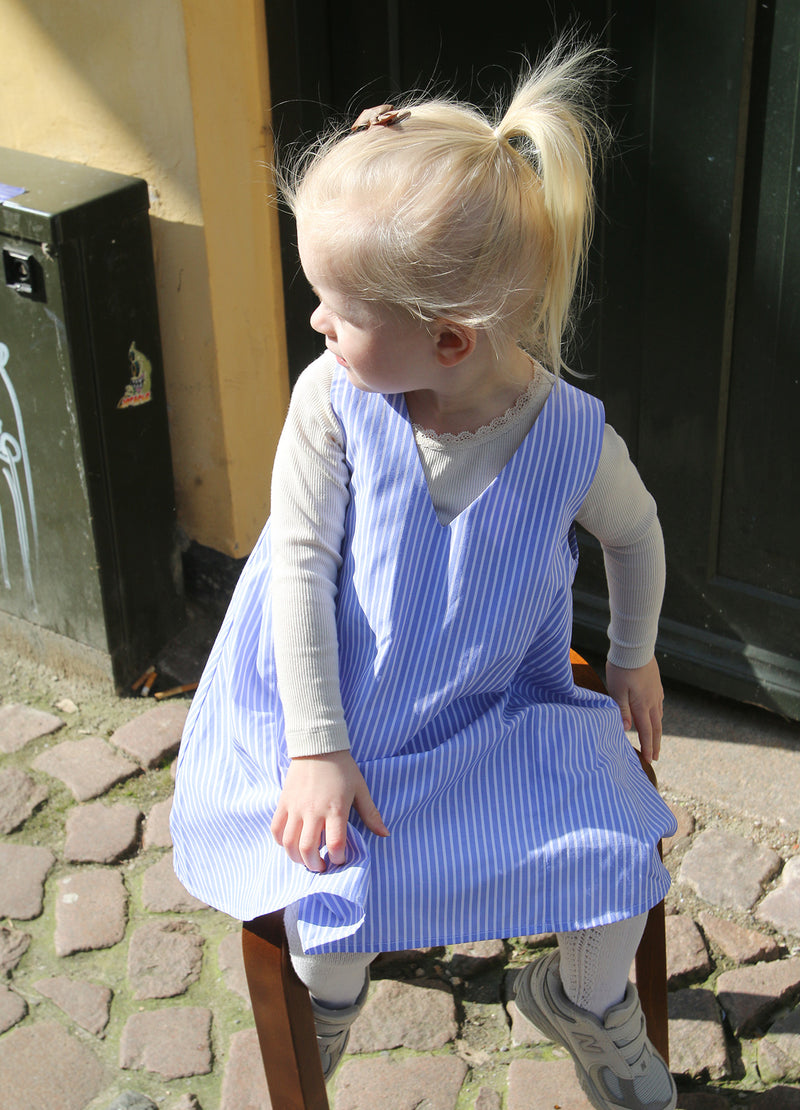 LILLE LÏST - Short SL V Neck Dress image 2