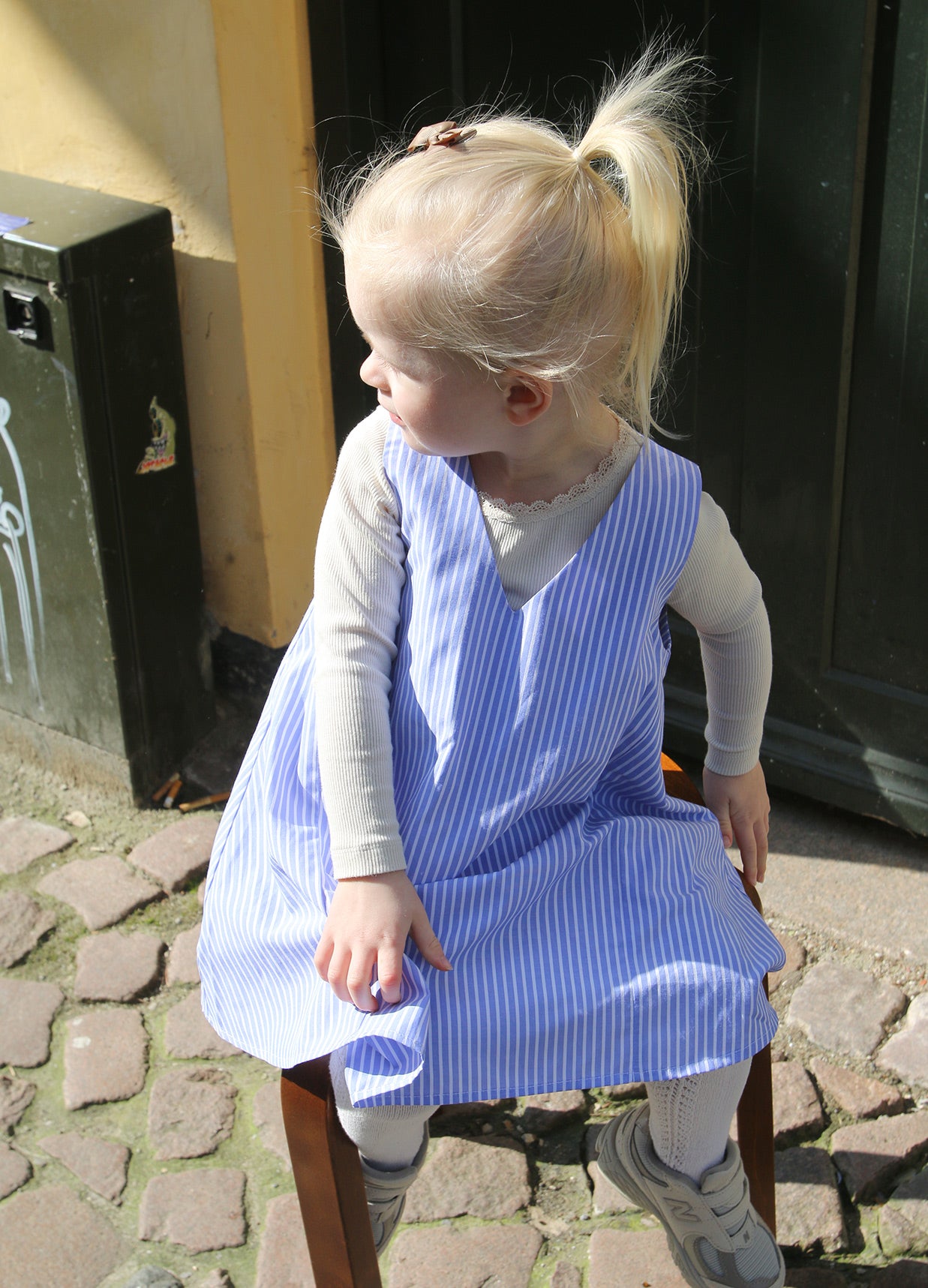 LILLE LÏST - Short SL V Neck Dress