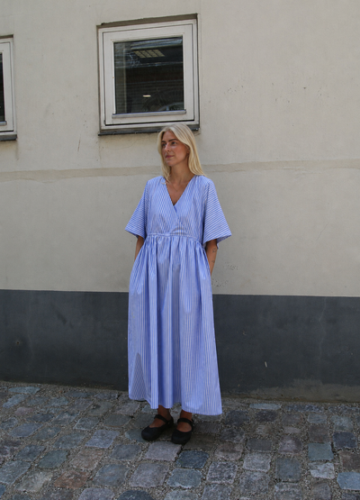 Long SS Crossover V-Neck Dress